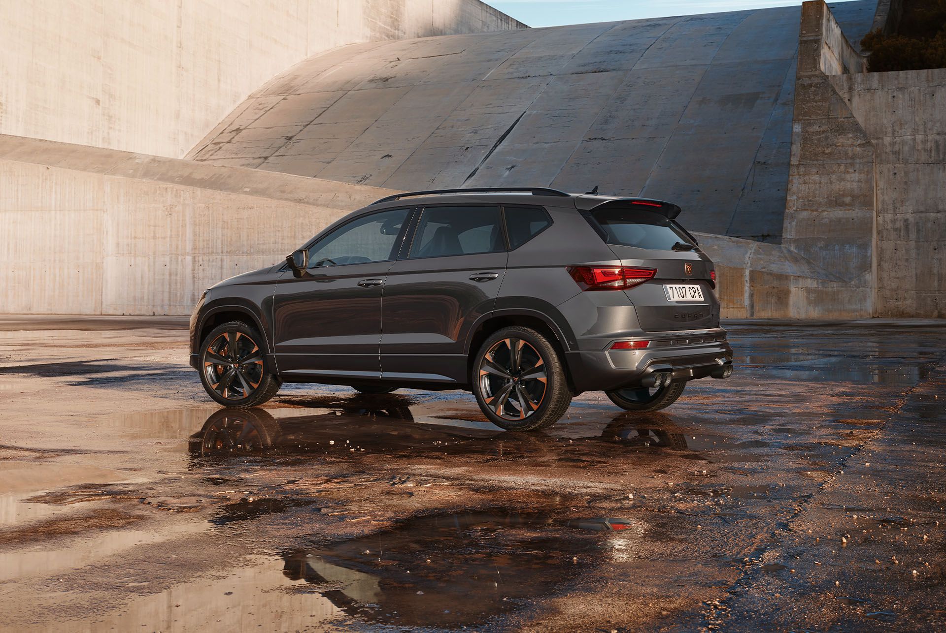 Die Heckansicht des CUPRA Ateca unterstreicht Qualität, Geräumigkeit und modernes Aussendesign.