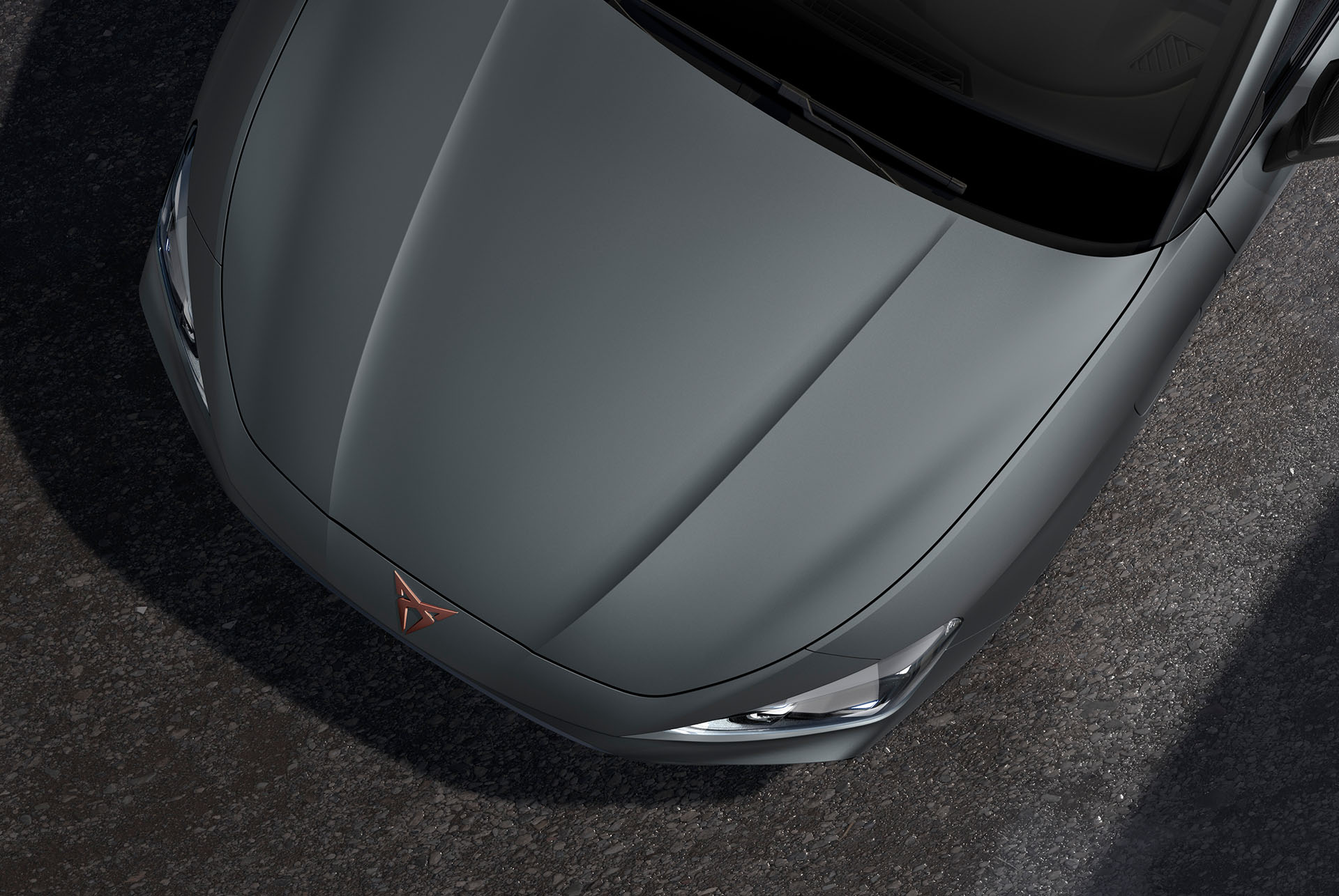 Draufsicht auf die Motorhaube des neuen CUPRA Leon Sportstourer 2024 in Enceladus Grey Matt